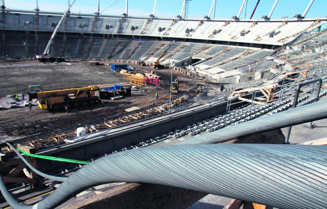 Obiekt Ruchu jest przestarzały, a budowa Stadionu Śląskiego wciąż trwa