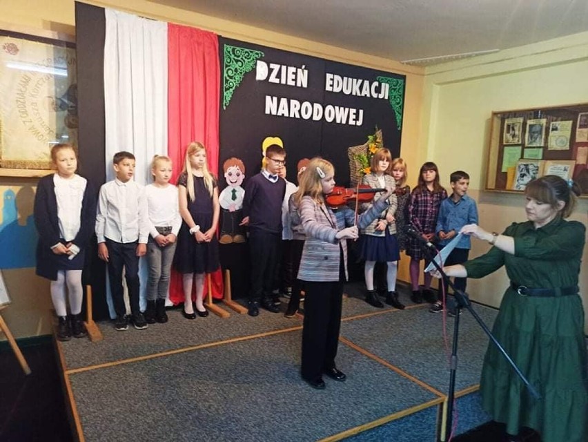 Dzieci z oleśnickiej podstawówki uczciły Dzień Edukacji Narodowej (ZDJĘCIA)