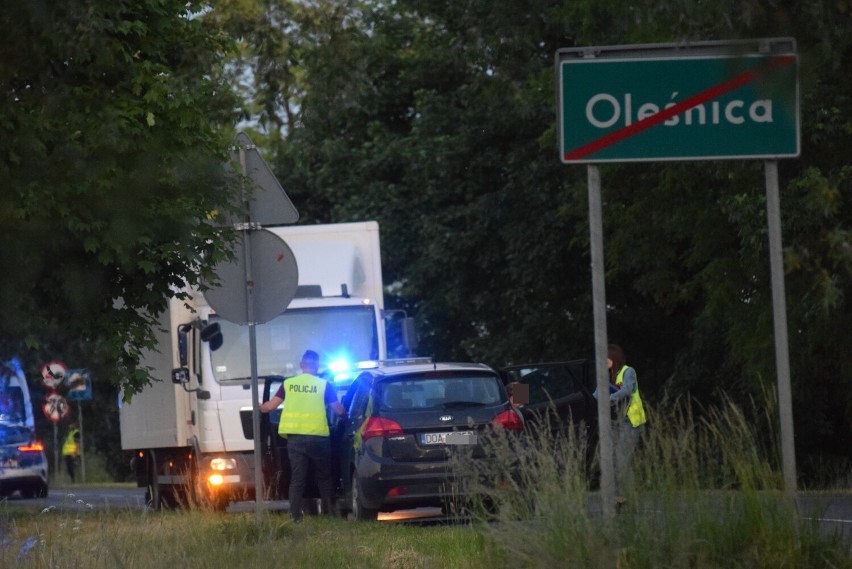 Śmiertelny wypadek pod Oleśnicą. Nie żyje 28-letnia rowerzystka