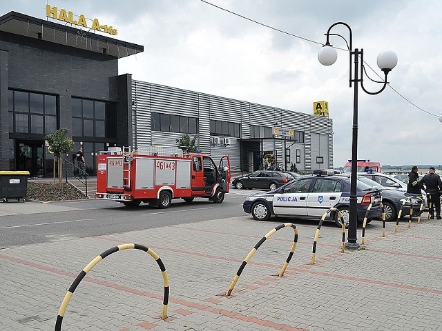 Centrum handlowe Ptak pod Łodzią zamknięte dla klientów. Alarm bombowy okazał się fałszywy.