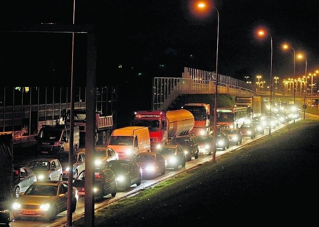 Prace, które powodują utrudnienia w ruchu  drogowym, potrwają do wiosny 2011 roku.