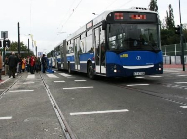 Pasażerka autobusu linii 184 została ranna po tym, gdy kierowca ...