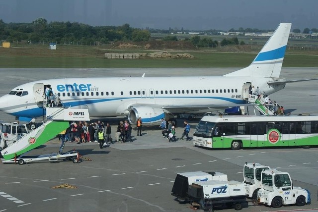 Pasażerowie wchodzą na pokład samolotu do Sharm El Sheik
