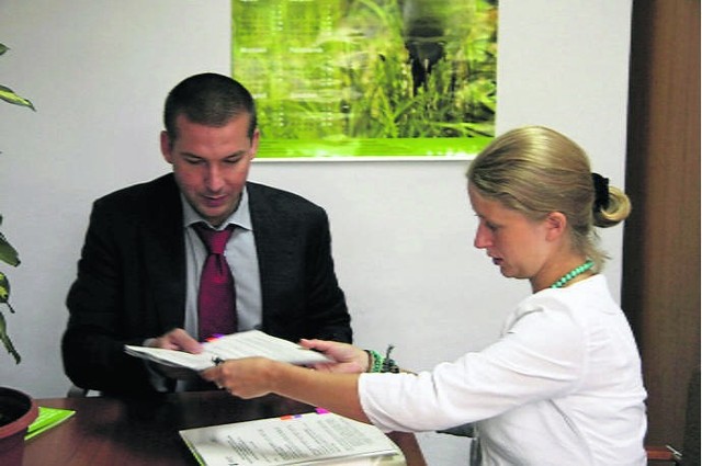 Porozumienie w sprawie projektu  podpisują Michał Kiełsznia, generalny dyrektor ochrony środowiska,  oraz Anna Wilińska, dyrektor Centrum Koordynacji Projektów Środowiskowych