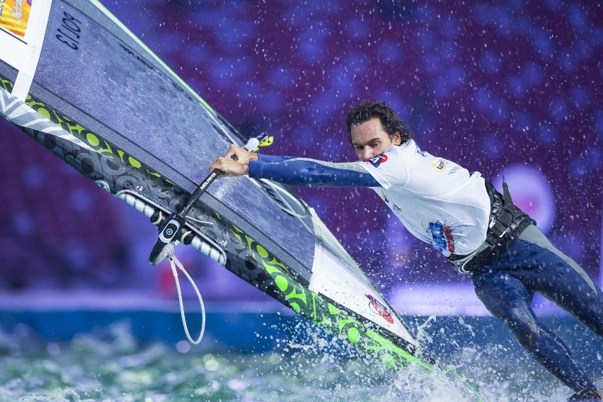 Windsurfing na Narodowym. Zobacz wodne atrakcje! [ZDJĘCIA]