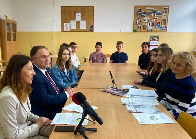 O ogromnym sukcesie  może mówić Szkoła Podstawowa nr 4 w Sandomierzu, którą będzie reprezentowało aż dziesięciu posłów na  obradach Sejmu Dzieci i Młodzieży, który  zbierze się pierwszego  czerwca.