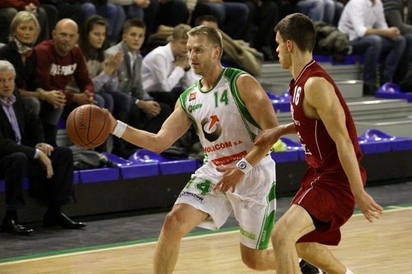 Marcin Stokłosa (nr 14 na koszulce) był bohaterem sobotniego meczu