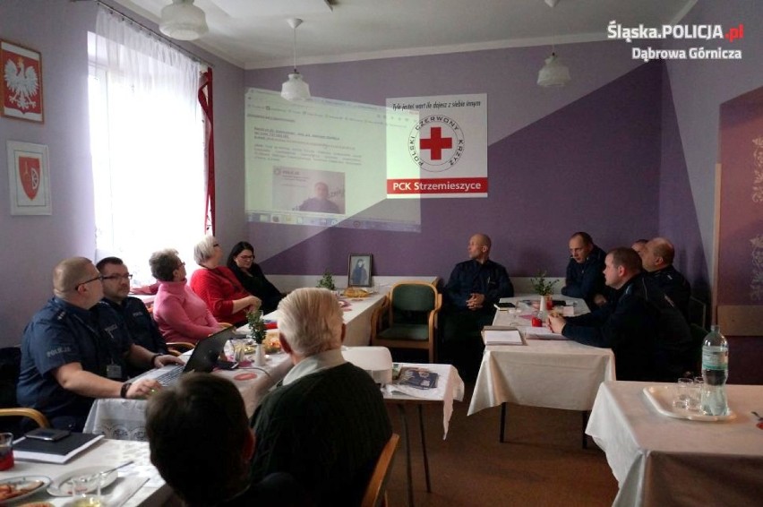 Strzemieszyce: spotkanie z dzielnicowymi w siedzibie PCK [ZDJĘCIA]