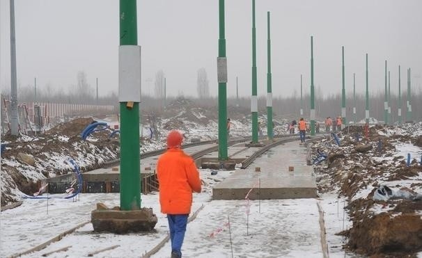 24 stycznia - położono pierwsze 800 metrów torów nowej trasy.