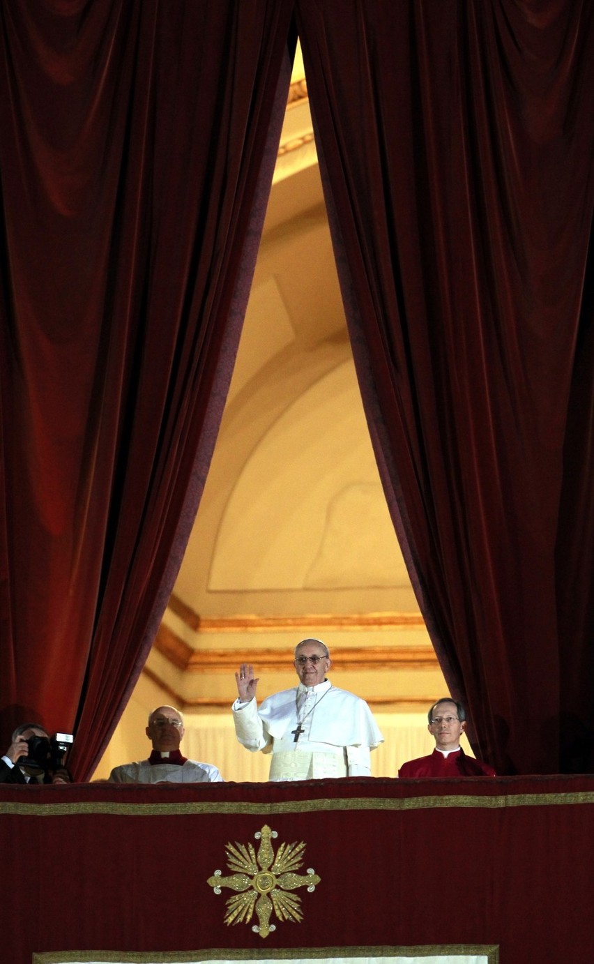 Jorge Bergoglio Studiował chemię, literaturę i psychologię....