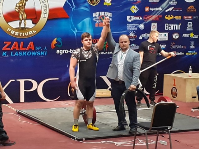 Uczeń ZSMR w Piątku mistrzem Europy! Konrad Schultz podniósł 225 kg