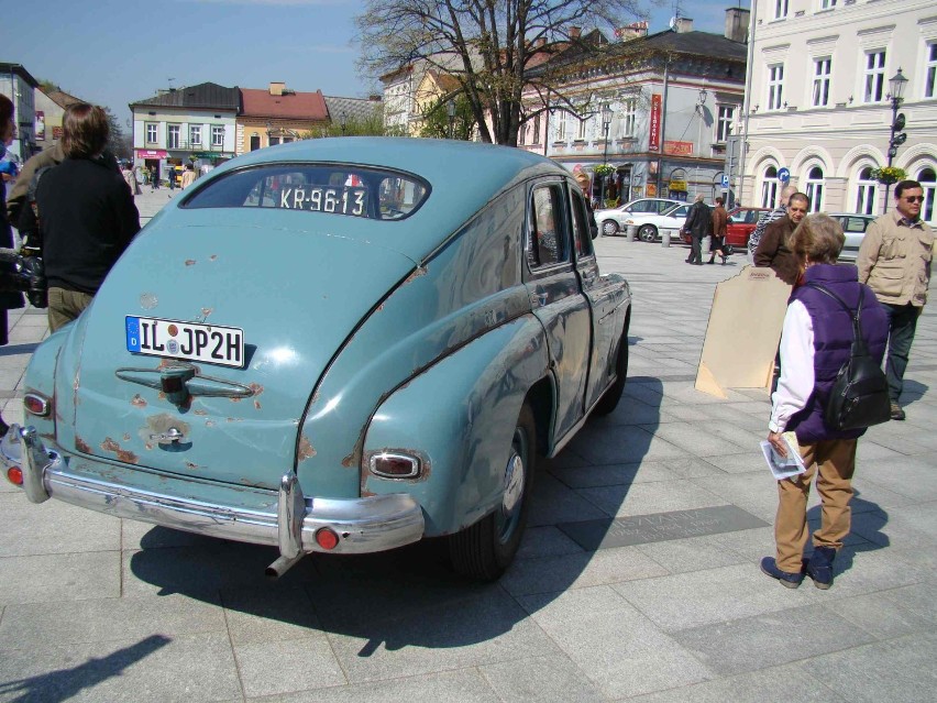 Stara Warszawa, samochód którym jeździł biskup Karol Wojtyła...