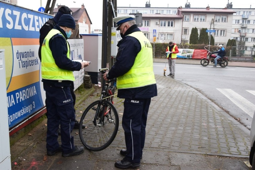 Potrącenie rowerzysty przy ulicy Rzeszowskiej w Dębicy. Sprawca uciekł z miejsca wypadku