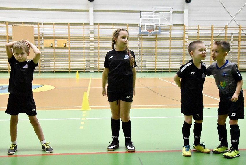 Skrzaty dwóch pilskich akademii piłkarskich, Soccer Stars i Football Academy, rozegrały sparingi. Zobaczcie zdjęcia