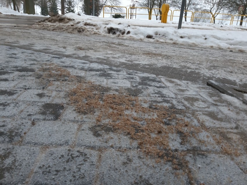 Alert pogodowy - na drogach i chodnikach powiatu szczecineckiego będzie ślizgawica 
