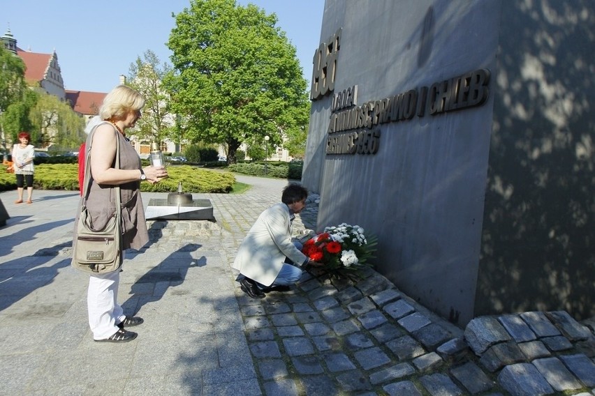 Władze wielkopolskiej "S" złożyły kwiaty pod Pomnikiem...