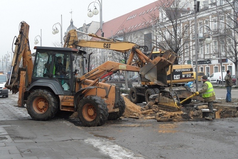 Częstochowa: Przebudowa alei NMP trwa nawet zimą [ZOBACZ ZDJĘCIA]