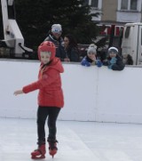 Lodowisko w Pucku będzie za darmo. Kto się poślizga za darmo? | ZDJĘCIA, WIDEO