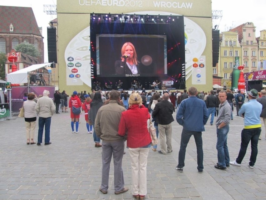 Wrocław: Polskie gwiazdy zagrały w strefie kibica (ZDJĘCIA)