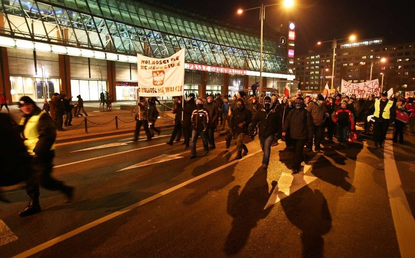 1000 osób protestowało przeciwko ACTA (ZOBACZ ZDJĘCIA)