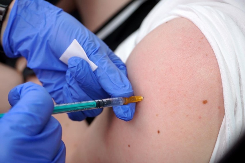 Osoby dializowane będą w Polsce szczepione trzecią dawką.
