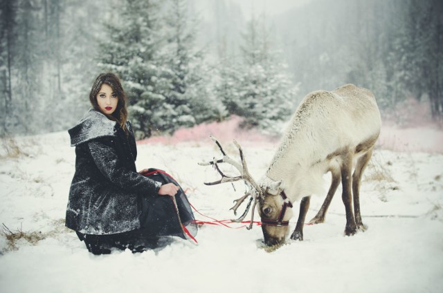 Fotografia towarzyszy jej odkąd pamięta, ale na poważnie zaczęła się nią zajmować dwa lata temu. Anna zamiast fotografować w studiu, woli uwieczniać swoje modelki w plenerze, a jej zdjęcia mają niesamowity bajkowy klimat.