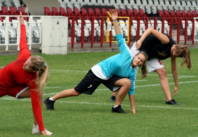 Zawodniczki ŁKS pierwszy trening przeprowadziły na boisku piłkarskim