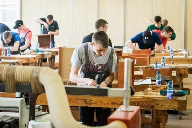 Absolwenci większości szkół zawodowych są poszukiwani na rynku pracy.