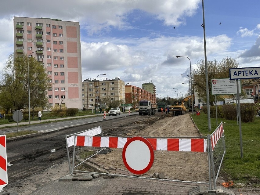 Wstrzymano prace drogowe na Wojska Polskiego w Pile. Powód? Znaleziono dwa hełmy z czasów II wojny światowej 