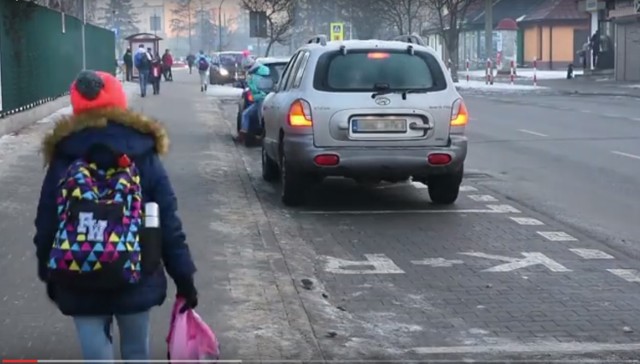 Od dwóch lat zatoczka "pocałuj i jedź" z powodzeniem funkcjonuje przy Szkole Podstawowej nr 1 przy ul. Dąbrowskiego