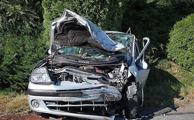 Wypadek Glinik Średni. 27-letni kierowca opla doznał obrażeń...