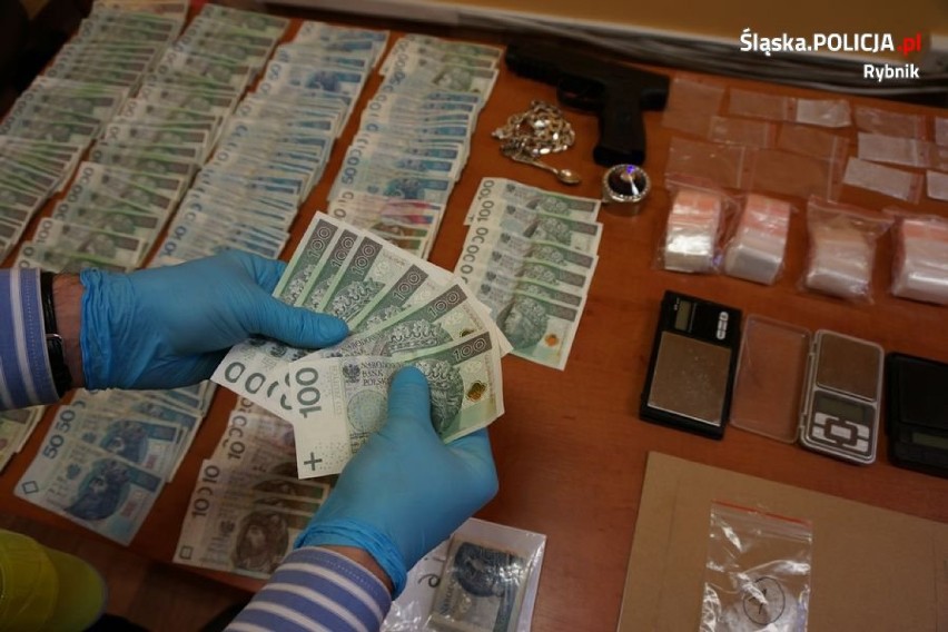 Policjanci z Czerwionki przejęli 3,5 tysiąca działek narkotyków