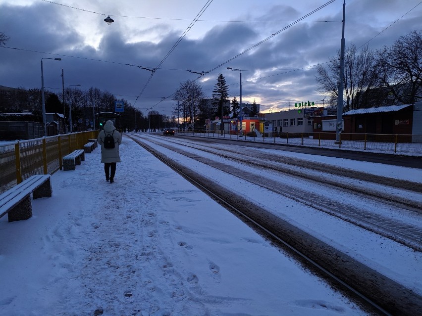 Prawdziwa zima nawiedziła Częstochowę. Jak jest na drogach?