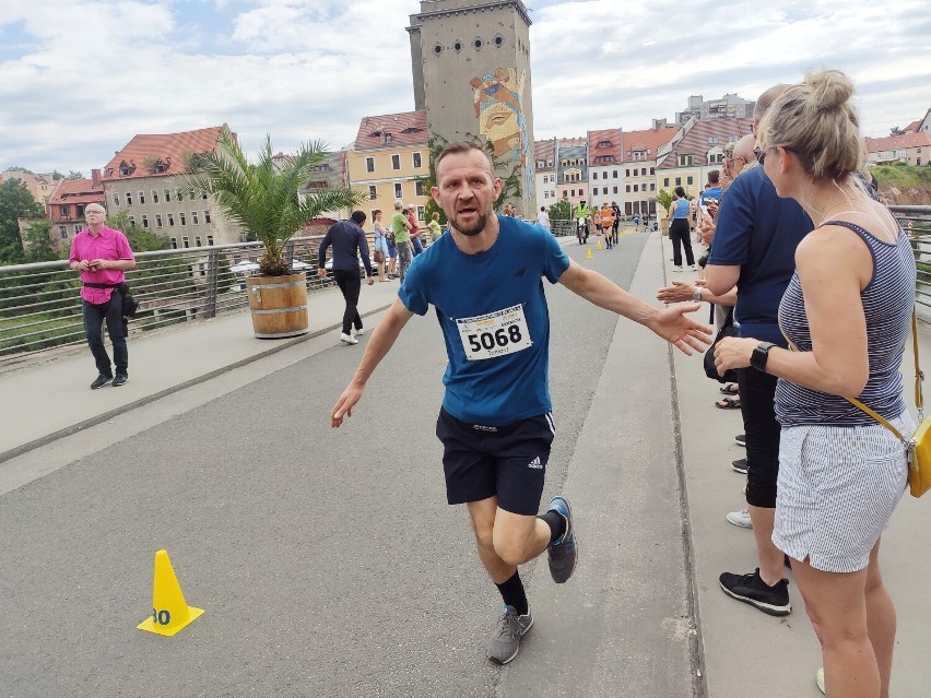 Europamarathon 2022 Zgorzelec- Goerlitz. Bieg dwóch miast zgromadził tłumy biegaczy. Znajdź siebie na zdjęciach!