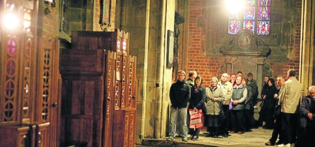 Do spowiedzi ustawiały się w środę we Wrocławiu długie kolejki. Najwięcej wiernych przyszło do dominikanów i katedry