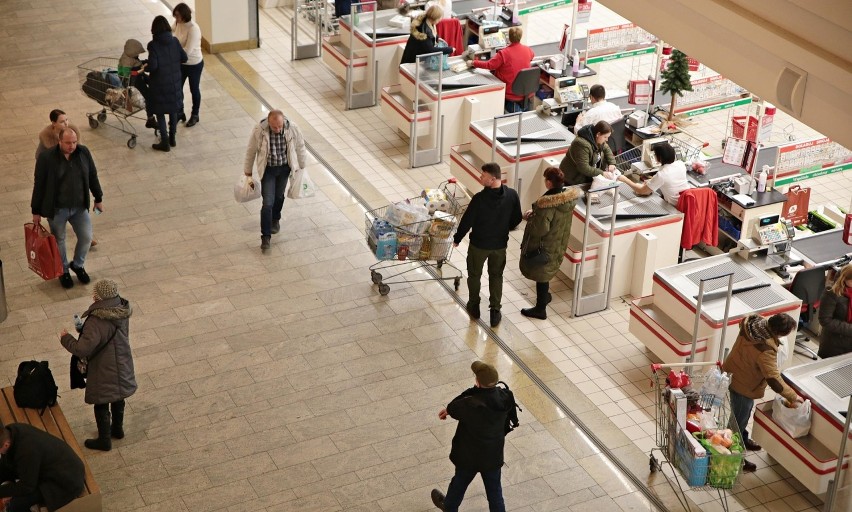 Kraków. Rozpoczął się szał przedświątecznych zakupów [ZDJĘCIA]