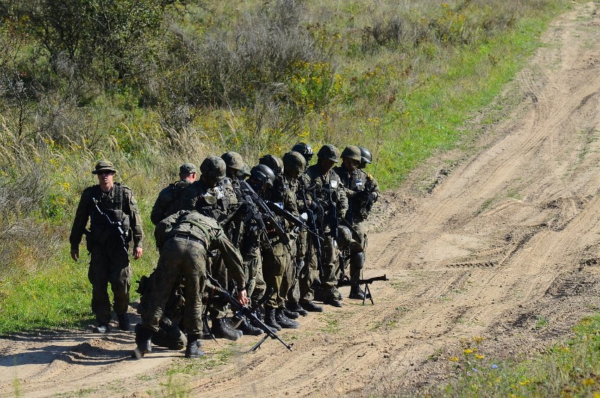 Najlepsi polscy komandosi szkolą się na poligonie Biedrusko [ZDJĘCIA, FILM]