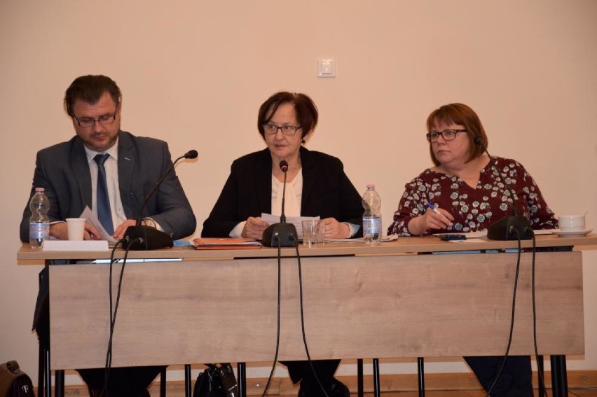 Rada Miejska w Chodzieży: Z sesji wycofano uchwały ws. działek przy MDK i I LO