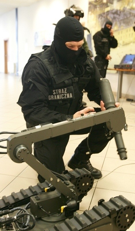 Bezpieczeństwo na lotnisku we Wrocławiu (ZDJĘCIA)