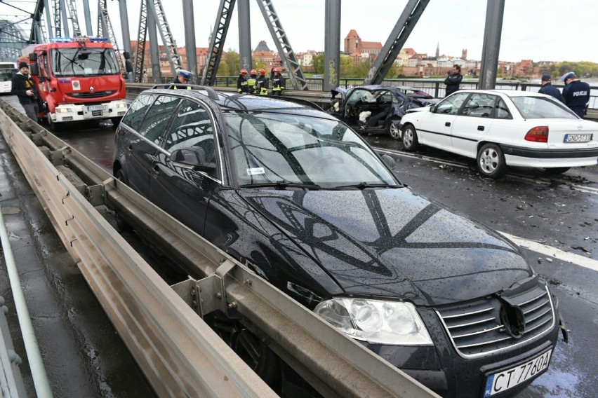 Wypadek na moście w Toruniu