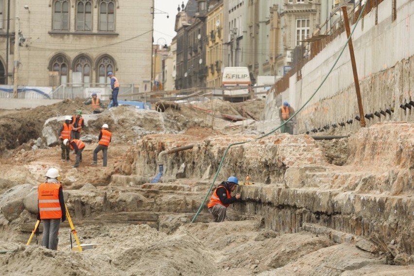 Wrocław: Budowa Forum stanie przez zabytkowy mur? (ZDJĘCIA)