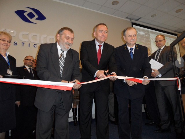 Prezes PKP Cargo, Marek Zaleśny (w środku) otwierał nową dyspozyturę w Tarnowskich Górach
