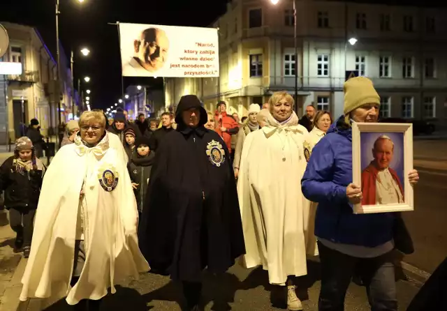 Marsz Papieski w Piotrkowie w 19. rocznicę śmierci św. Jana Pawła II 2.04.2024