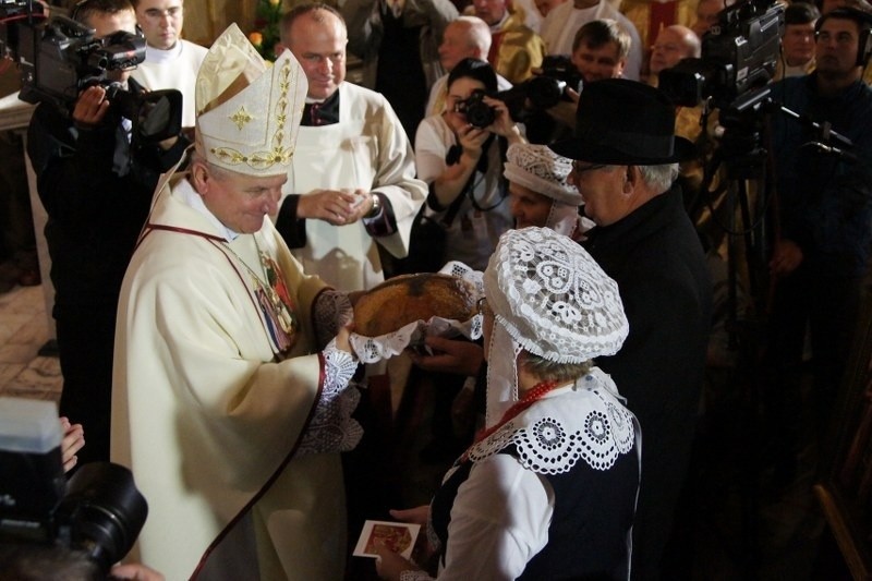 Kalisz już ma nowego biskupa - biskup Edward Janiak objął...