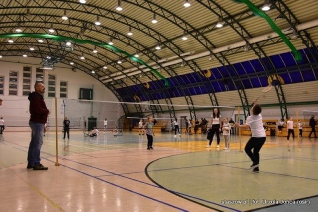 Ośrodek Sportu i Rekreacji w Staszowie przygotował wiele sportowych atrakcji. Jedną z nich będzie turniej badmintona.