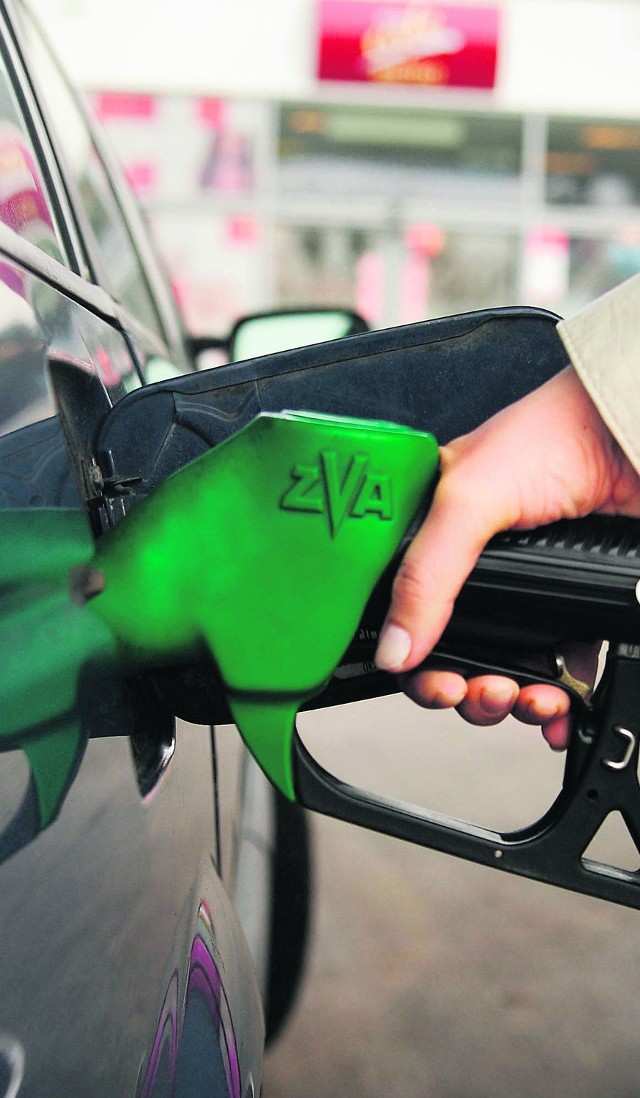 Na stacjach paliw wciąż widzimy "dantejskie ceny"