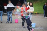 Festiwal Baniek Mydlanych w Kwidzynie. Maluchy bawiły się podczas festynu zorganizowanego na boisku pod Gdaniskiem