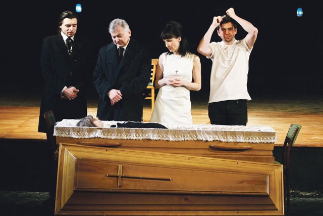 &quot;Aktorzy grają jakby każdy swoje&quot;. Od lewej Grzegorz Falkowski, Krzysztof Gordon, Anna Kociarz i Maciej Konopiński