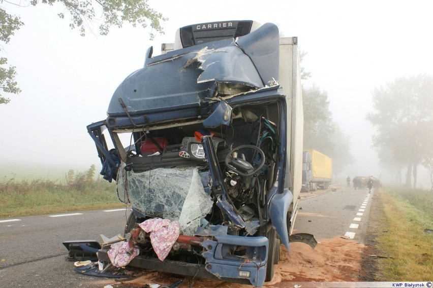 Górki Sypniewo: Kierowca tira zakleszczony w kabinie
