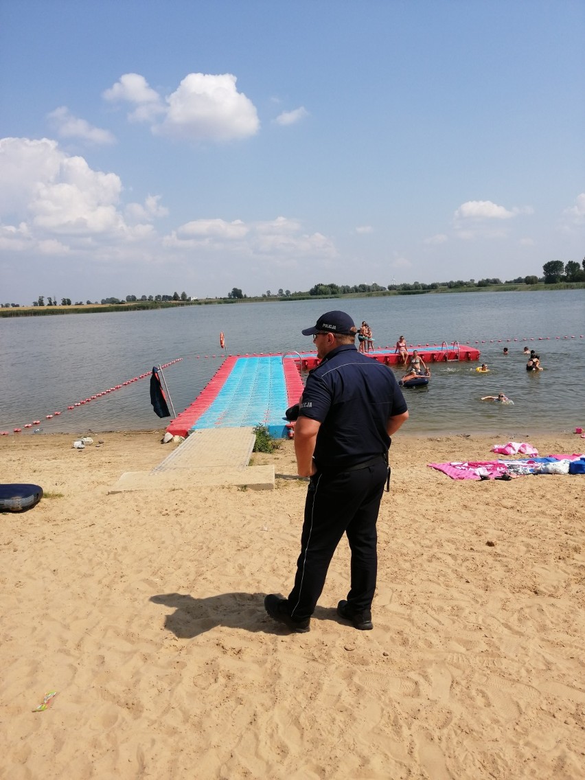 Policjanci kontrolują akweny wodne w powiecie aleksandrowskim